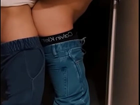 Me toma por sorpresa y me folla en el baño a escondidas asian roommate gay sex videos