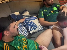 Foi assistir a partida de futebol com dois torcedores ativos e tomou pica gostoso no cu. - Animated SHEER.COM male gay pater copulation videos asian