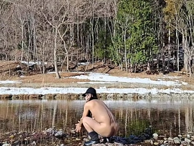 雪解けが始まった渓流で全裸散歩 asian boys hot sex videos in gay