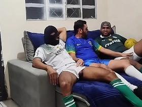 Como será que terminou essa partida de futebol? Adivinhem (Prévia) hot gay sex videos asian open-air new
