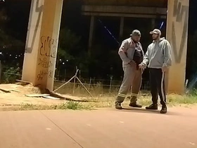 Motoqueiro vê Trabalhador mijando volta e oferece uma mamada nude asian gay boys sex videos