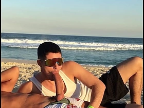 FODA NA PRAIA COM O VENDEDOR PAUZUDO - linktr.ee/marretaxx asian bengali gay sex videos