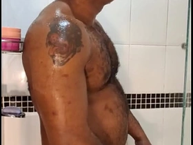 DOTADO LAVANDO A ROLA DURA asian gay massage sex videos