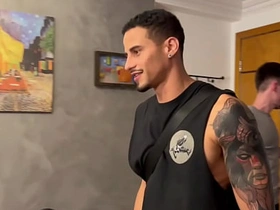 ME CONTRATARAM PRA DAR AULAS PARTICULARES MAS ACABEI COMENDO MEUS ALUNOS. asian gay 69 sex videos