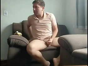 Ik was alleen thuis en pronkte in de woonkamer terwijl ik naar funk luisterde. asian daddys new gay intercourse videos