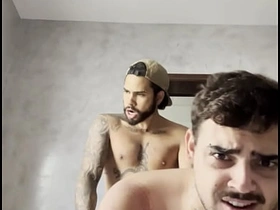 Novinho liberou gostoso pro amigo asian gay sex videos tube 8