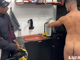 Trampando na Shoppe, tem uns viadinhos que te tira bring to an end sério, só pra dar o cuzinho pro entregador gostoso !!! asian handsome men gay sexual connection videos