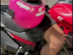 ENTREGADOR SUBIU PRA BEBER AGUA E OFERECI MEU CUZINHO PRA ELE asian powered gay sex videos