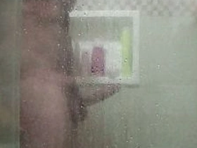 Gente! Meu tio está hospedado aqui e olha o que filmei ele fazendo! hot porn asian merry sex videos