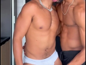 FUDENDO NA BRODERAGEM COM MEU AMIGO DOTADO asian gay bear sex videos
