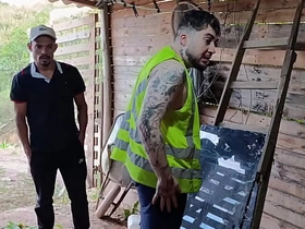 O PATRÃO E O EMPREGADO                                    O empregado finaliza sua tarefa e o seu patrão fica cheio de tezão ao vê lo todo suado asian unending gay sex videos