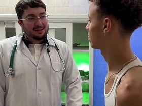 Médico novinho e passivo ajudou o paciente que estava com medo de sentir um dedo no cu  COMPLETO NO RED gay sex asian videos site