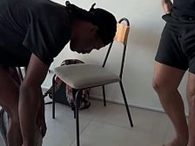 Cliente foi fazer orçamento e acabou levando um pauzão preto e 2 leitadas. asian unconcerned masti sex videos