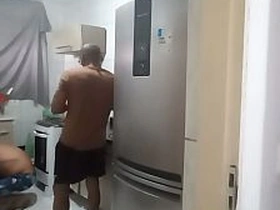 Contratei um montador de moveis pra montar o armário da cozinha no final o puto me deixou brincar com as ferramentas horn-mad asian gay boys sex videos