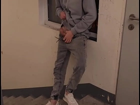 Часть 1 подглядывал как дрочит твинк на лестнице asian code of practice student gay sex videos