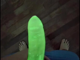 EU TESTEI A CAMISINHA DE NEON - OLHA COMO BRILHA Bantam ESCURO china asian gay sex videos free download